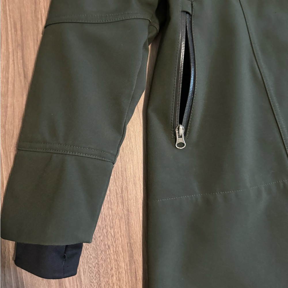 Columbia Women’s Lightweight Jacket - Picture 9 of 10